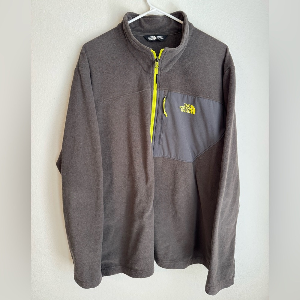 The NorthFace Quarter Zip - Size XL